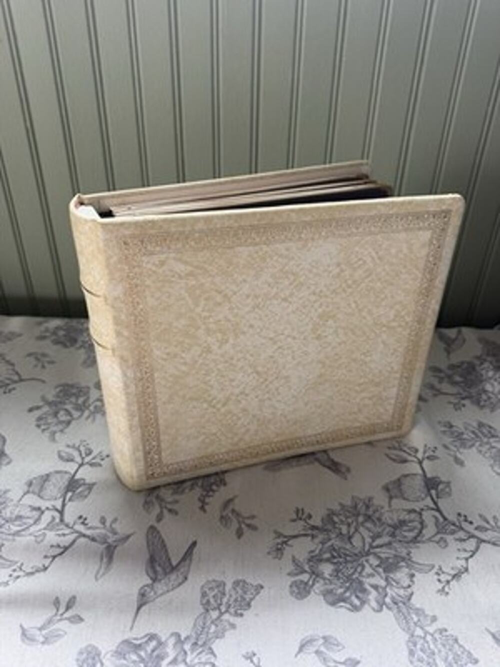 Vtg Art Leather Perma-Bound Photo Album Large White 10 Page Gold Metal Edge